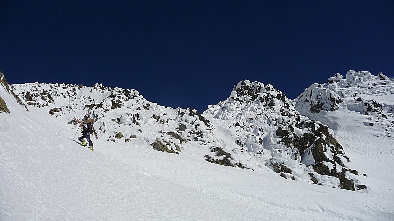 #6 Attaque du couloir S : sous les chutes de glace Attaque du couloir S : sous les chutes de glace