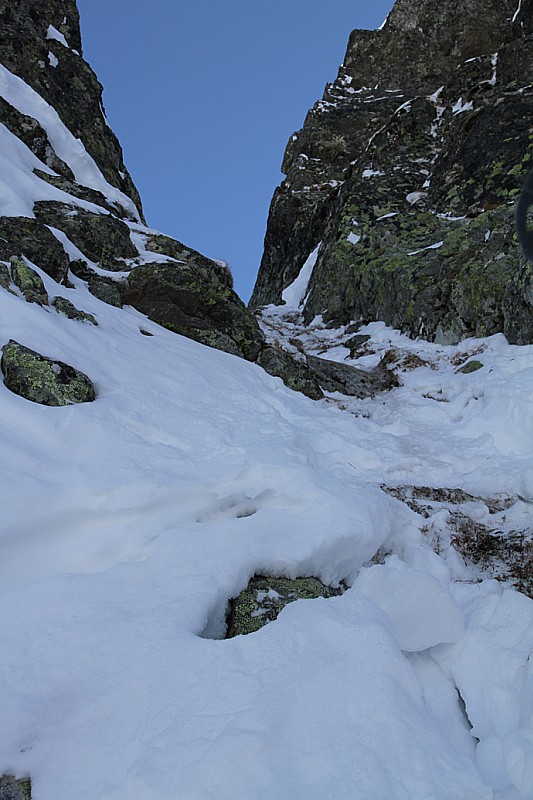 #7 L L'étroiture : Du mixte comme on l'aime, des touffes d'herbes, des cailloux, de la neige sans consistance qui tient pas...