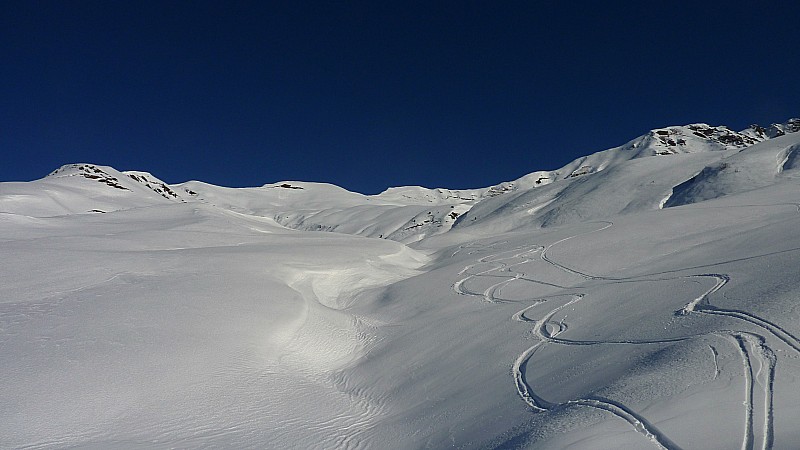 #4 couvercle 3 : descente sous le col du couvercle couvercle 3 : descente sous le col du couvercle