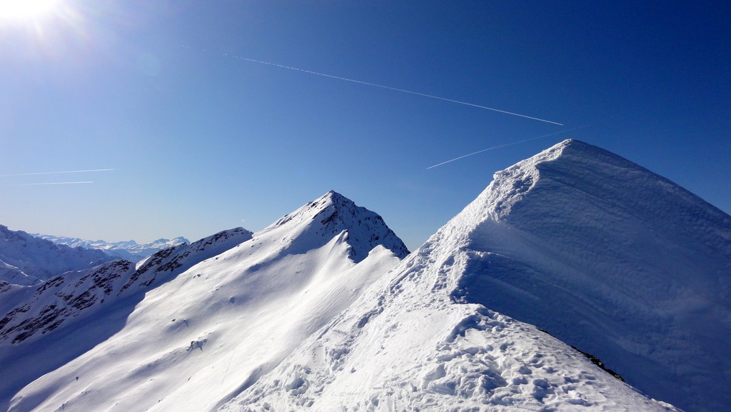 sommet 2345 : devant le Grand Arc et pente de descente