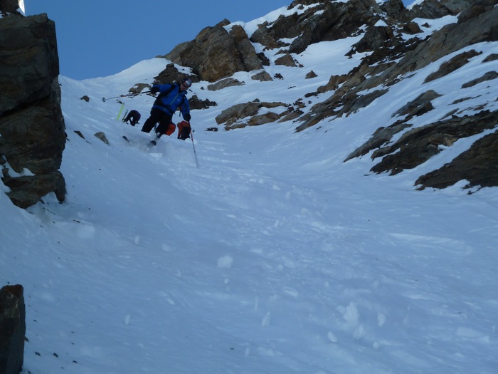 #11 Les copains chaussent : 20m sous la crête pendant que l Les copains chaussent : 20m sous la crête pendant que l'homme en bleu teste le Champsaur...