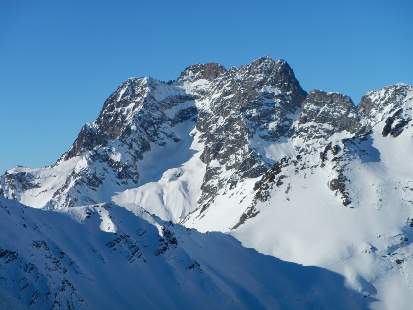 #7 Sirac : Un sommet simplement superbe avec un 5.5 planqué côté nord... Sirac : Un sommet simplement superbe avec un 5.5 planqué côté nord...