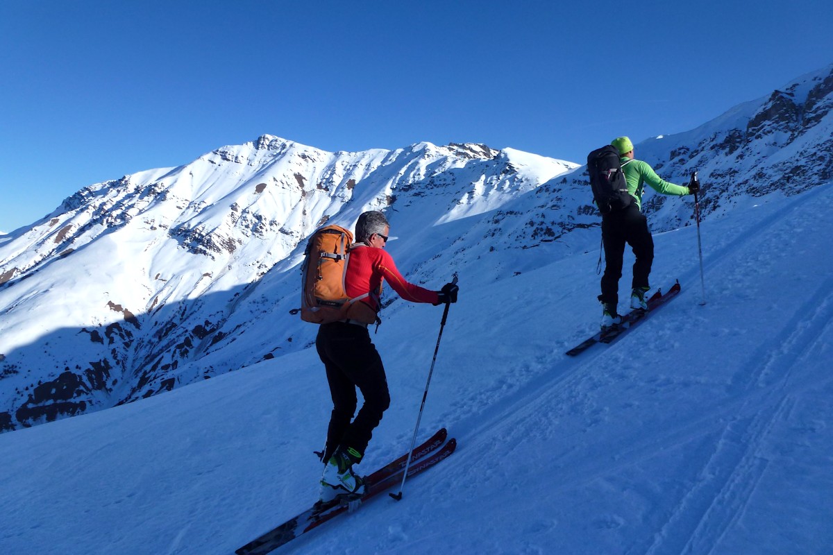 #3 Pointe du Mont du Fût : Alors que nous évoluons avec les couteaux sur une neige bien dure. Pointe du Mont du Fût : Alors que nous évoluons avec les couteaux sur une neige bien dure.