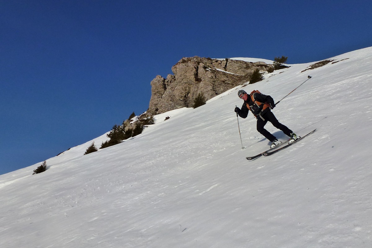 #23 Sous le Coin du Chatel : Jean Louis sur la neige dure de la pente Ouest. Sous le Coin du Chatel : Jean Louis sur la neige dure de la pente Ouest.