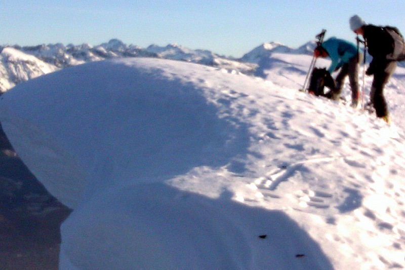 #5 Corniche : C Corniche : C'est juste sous le sommet, dommage photo floue mais impressionnant