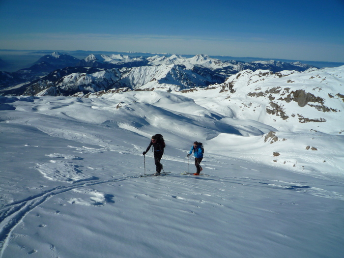 #8 Vers Pte Rousse des Chambres : Bientôt au col, avec le Chablais en arrière plan... Vers Pte Rousse des Chambres : Bientôt au col, avec le Chablais en arrière plan...