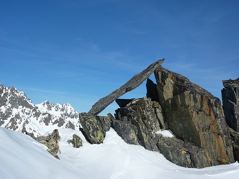 #9 Crête : Comment cette dalle est-elle arrivée là ? Crête : Comment cette dalle est-elle arrivée là ?