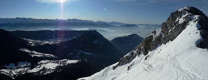#2 La Pinéa : Avec le sud de Belledonne et la plaine grenobloise embrumée. La Pinéa : Avec le sud de Belledonne et la plaine grenobloise embrumée.