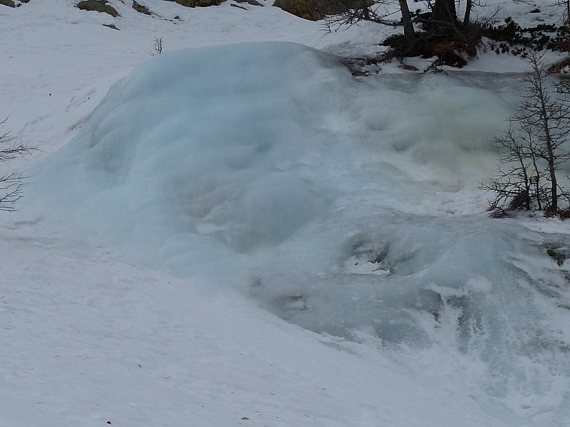 #16 Glace vive : au dessus du lago Aver Sottano. Glace vive : au dessus du lago Aver Sottano.