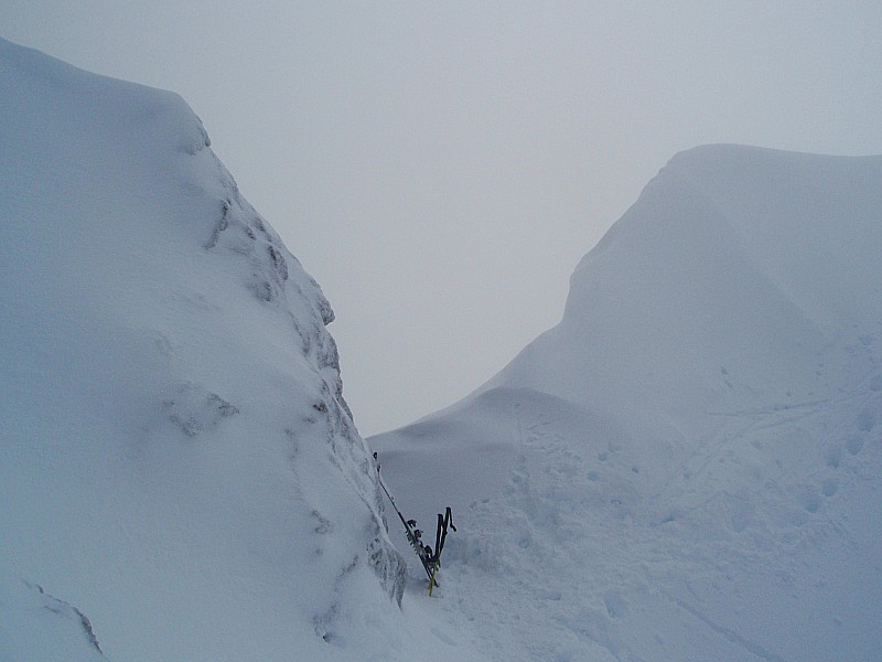 #3 Vide Blanc : Les corniches semblent flotter au dessus du néant Vide Blanc : Les corniches semblent flotter au dessus du néant