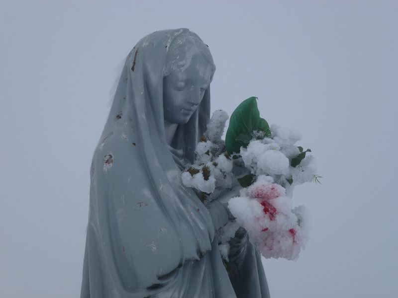 #4 Andey : La Vierge et son bouquet de glace Andey : La Vierge et son bouquet de glace