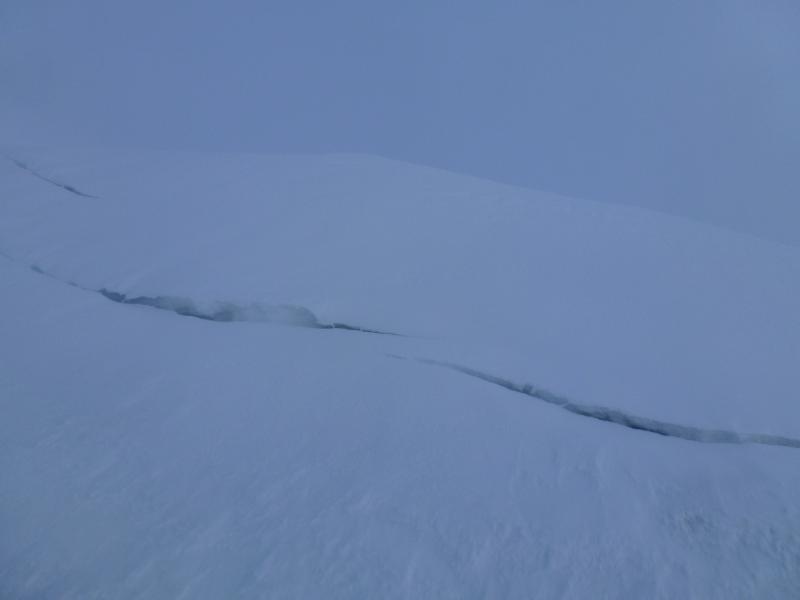 #9 Petit Croise Baulet : Lors des prochaines chutes de neige, cette fissure, ne se verra plus .... Petit Croise Baulet : Lors des prochaines chutes de neige, cette fissure, ne se verra plus ....