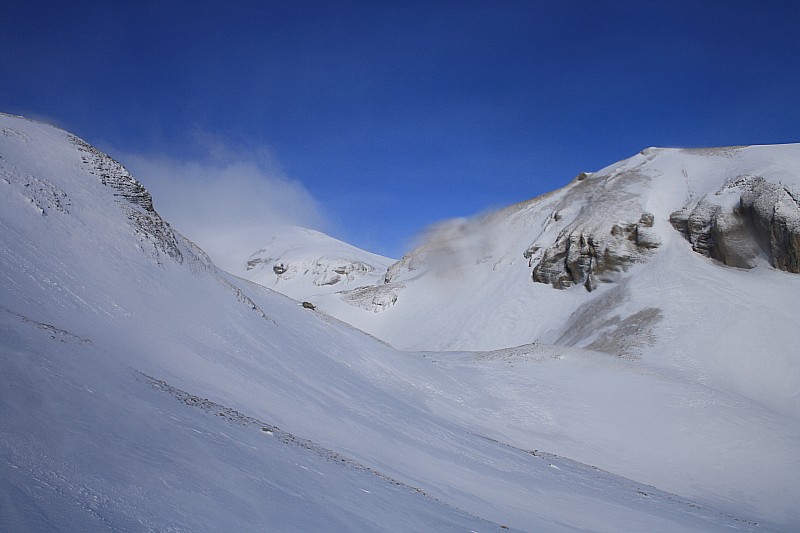 #3 Vallon des Narrites : Progression de plus en plus difficile avec le vent et la neige dure ou croûtée... Vallon des Narrites : Progression de plus en plus difficile avec le vent et la neige dure ou croûtée...