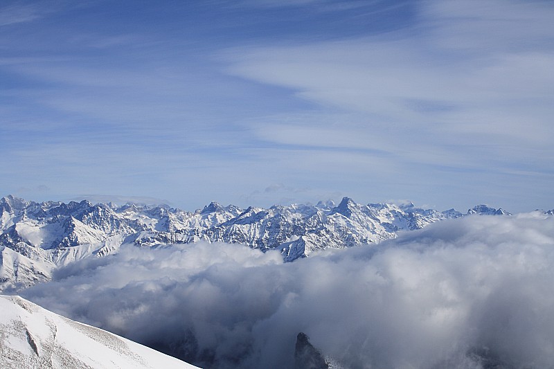 #7 vers les Ecrins : Finalement il avait l vers les Ecrins : Finalement il avait l'air de faire beau partout. Mais en fait non si j'ai bien tout lu skitour...