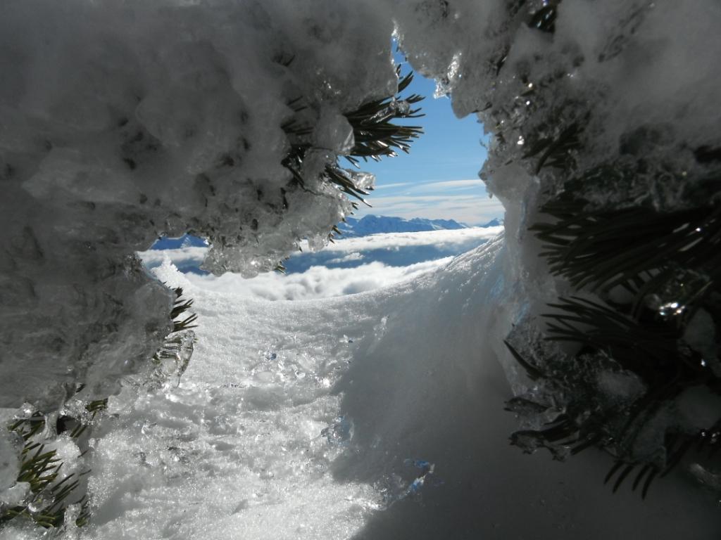 #3 Une autre vue : Voir les montagnes dans un trou.... Une autre vue : Voir les montagnes dans un trou....
