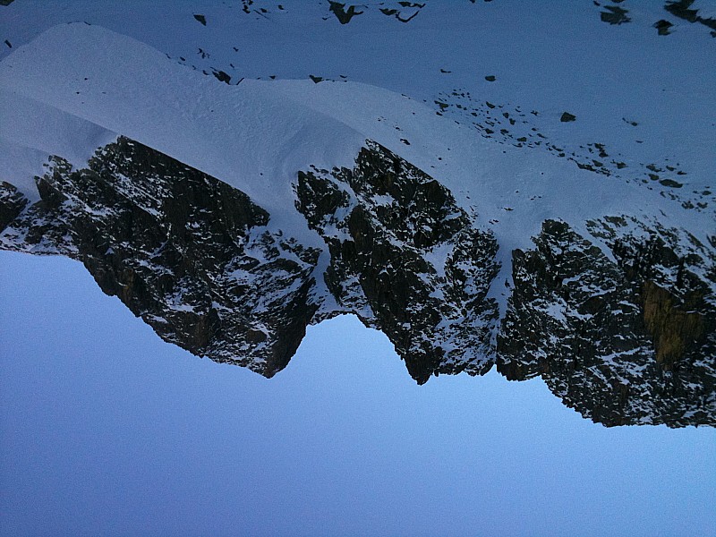 #4 Beau couloir pour les 2 : frères,au dessus du col dei Morti.
Tournez l Beau couloir pour les 2 : frères,au dessus du col dei Morti.
Tournez l'écran!