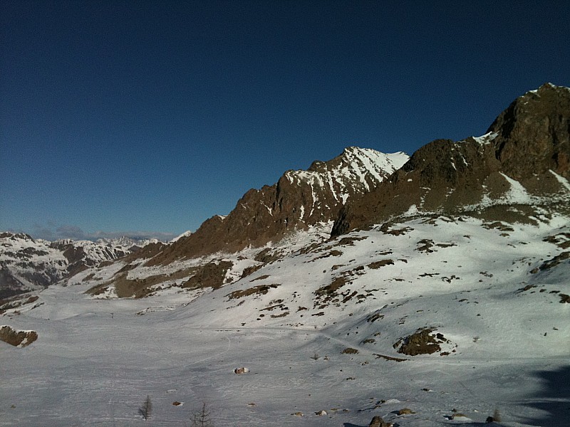 #1 En basculant du col de la : Lombarde.On peut voir le Mont Aver inskiable au dessus du Col dei Morti. En basculant du col de la : Lombarde.On peut voir le Mont Aver inskiable au dessus du Col dei Morti.