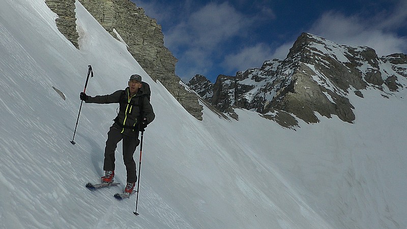 #24 2750m : on décide de traverser mais on renoncera un peu plus haut à cause du temps menaçant 2750m : on décide de traverser mais on renoncera un peu plus haut à cause du temps menaçant