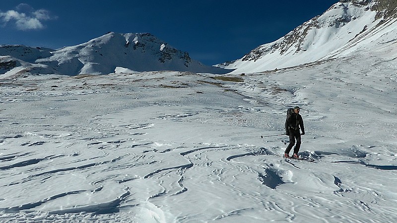#9 2200m : vallon petite cayole un peu ravagé par le vent 2200m : vallon petite cayole un peu ravagé par le vent