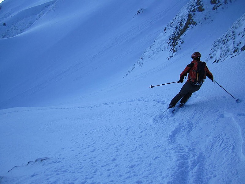 #7 Rémi - Couloir W : Là, la neige est encore meilleur... comment l Rémi - Couloir W : Là, la neige est encore meilleur... comment l'expliquer? On rejoint ici le couloir W de Balabrasse... C'est plat en fait !