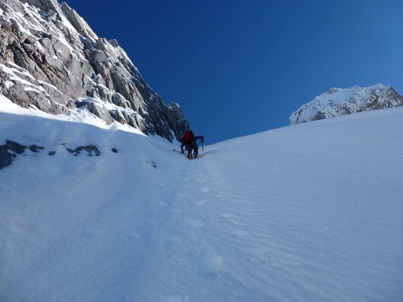 #1 Paré de Joux : Montée à mi-couloir Paré de Joux : Montée à mi-couloir