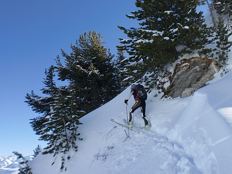 #12 pointe des arangles : Lolo dans le chantier sous la roche brisée, ca passe pas du tout pointe des arangles : Lolo dans le chantier sous la roche brisée, ca passe pas du tout