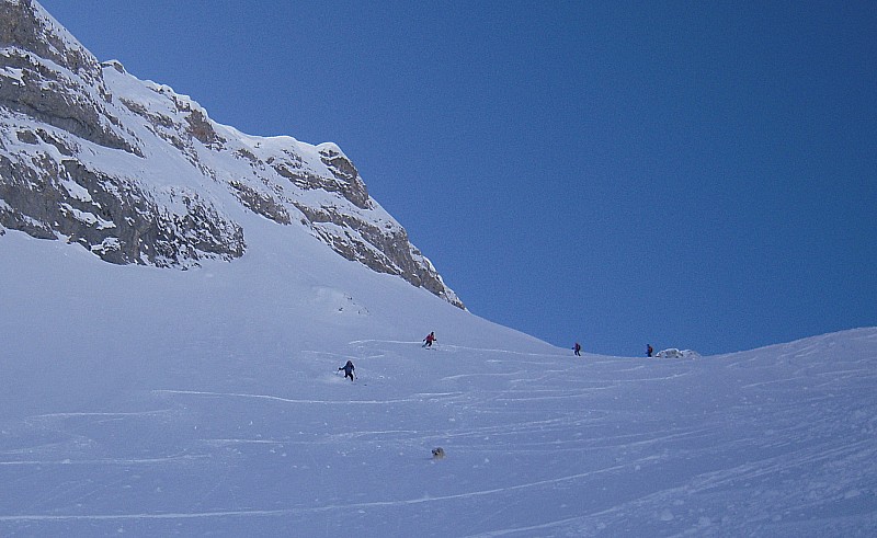 #5 groupe : le groupe descend, finot en tête groupe : le groupe descend, finot en tête