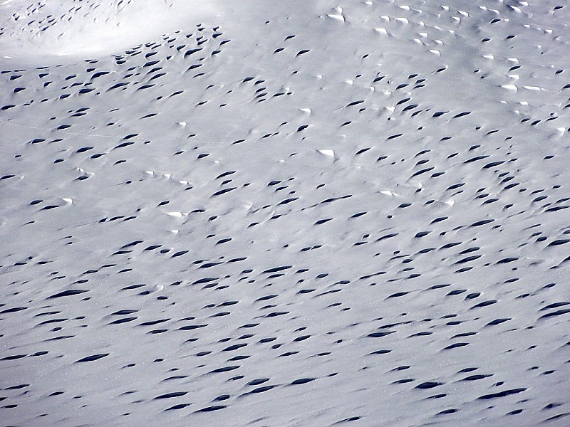 #10 neige : bizarrerie du vent ? en face Ouest neige : bizarrerie du vent ? en face Ouest