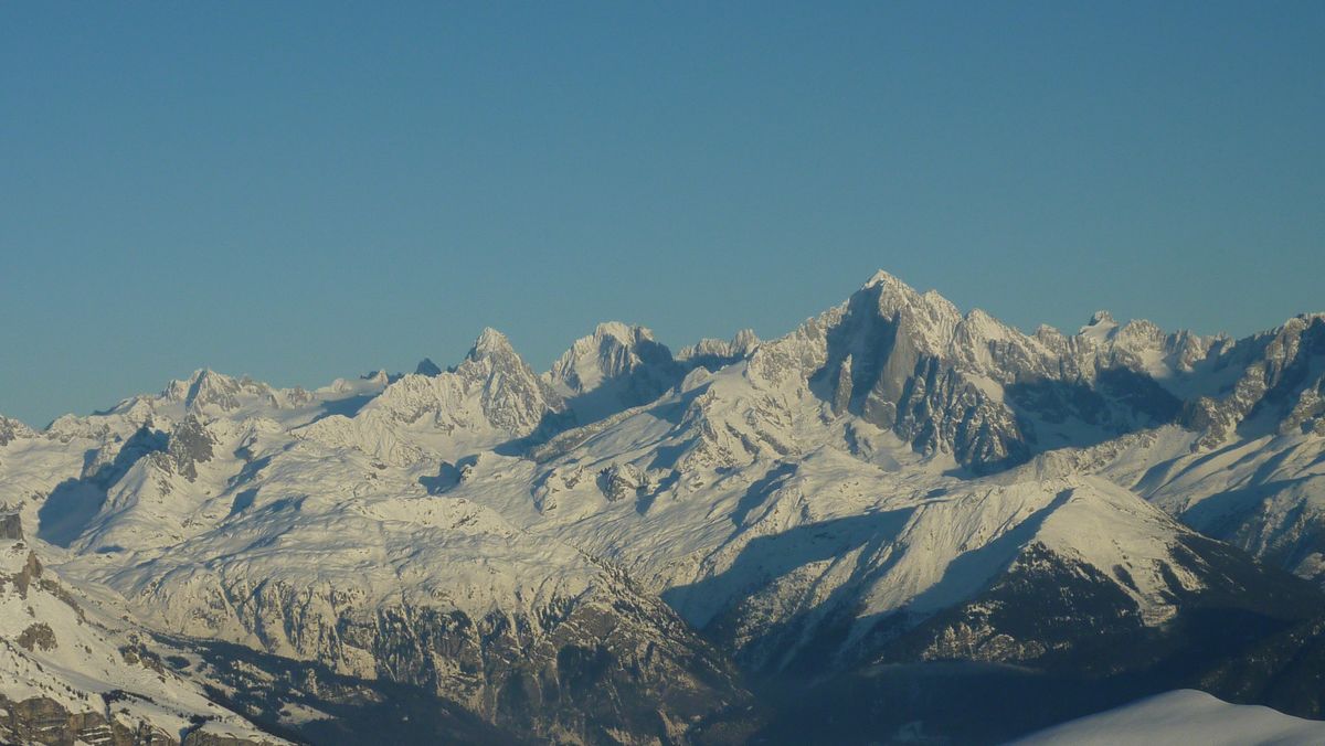#23 zoom sur le N du massif : Chardonnet, Argentière, Verte et Drus en gros plan zoom sur le N du massif : Chardonnet, Argentière, Verte et Drus en gros plan