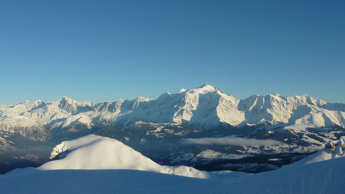 #22 Massif du Mont Blanc : la lumiere descend sur ce massif extraordinaire Massif du Mont Blanc : la lumiere descend sur ce massif extraordinaire