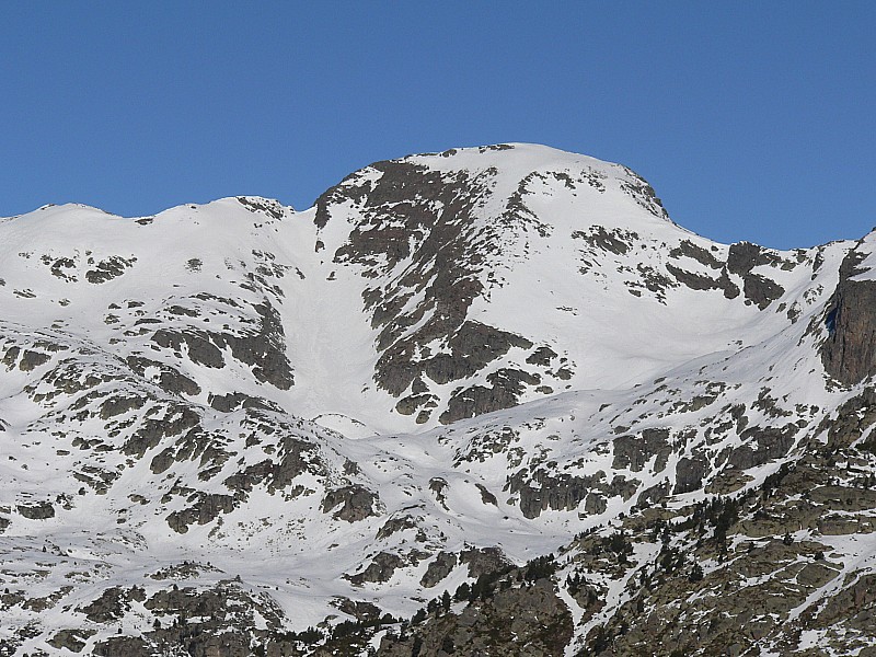 #2 Pic d Pic d'Anrodat : Joli couloir débouchant dans l'étang de l'isla .