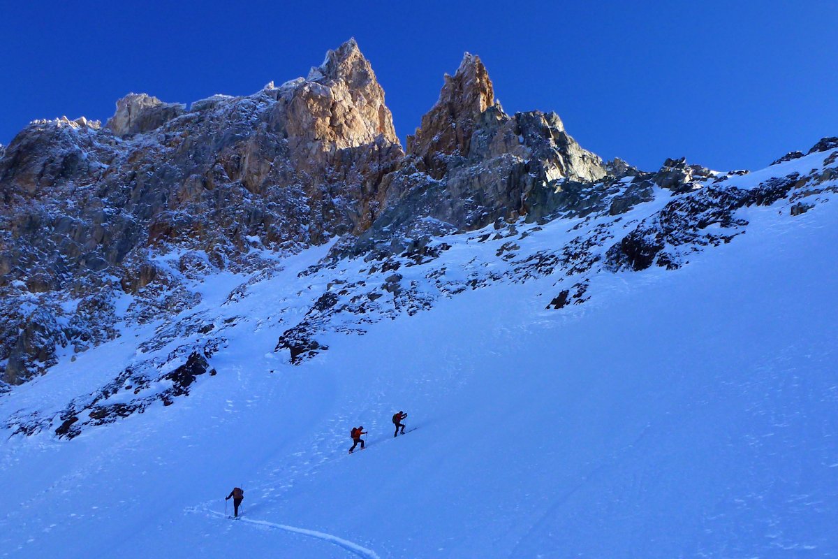 Sous L'Aiguille de la Nova : Et ses rochers aux couleurs chaudes.