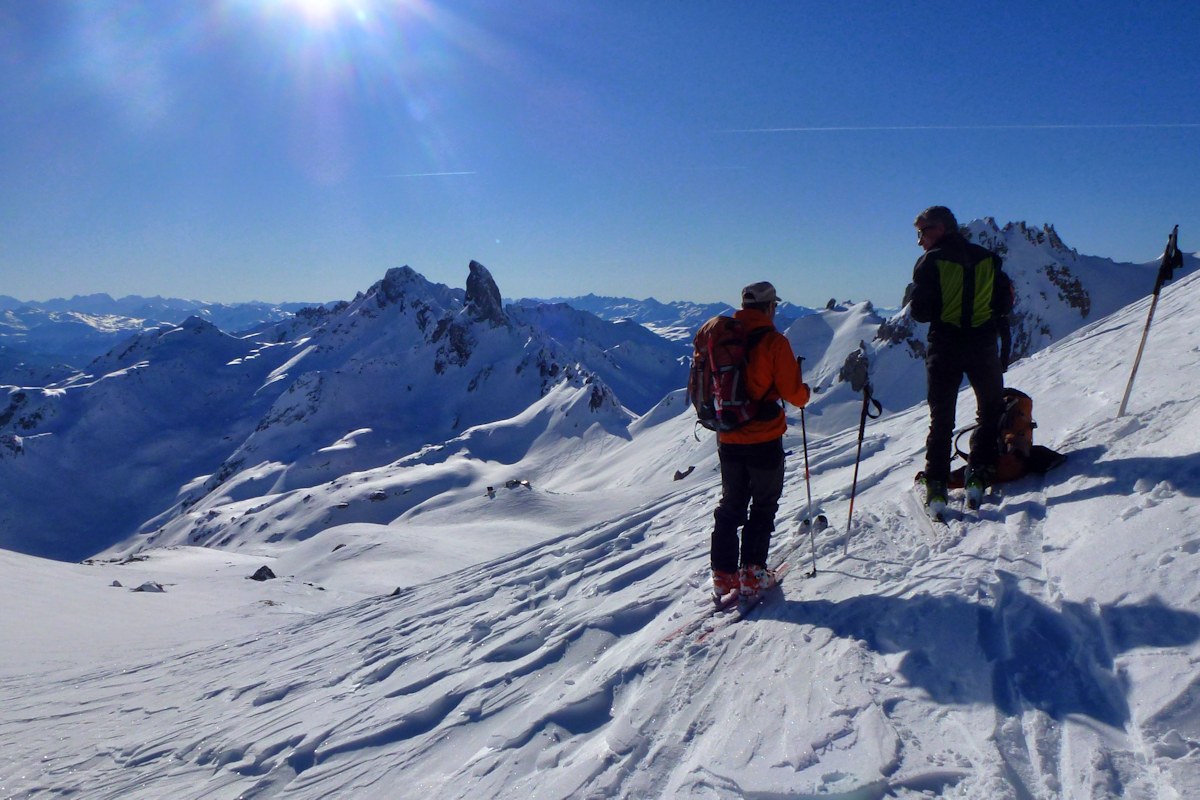 Col du Grand Fond : Petit détour pour admirer le paysage et profiter du soleil.