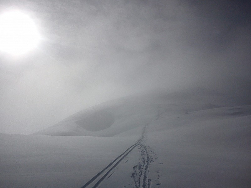 #7 arrivée au Grand Som : 11h30 le mauvais arrive, mais superbe lumière sur l arrivée au Grand Som : 11h30 le mauvais arrive, mais superbe lumière sur l'arrête.