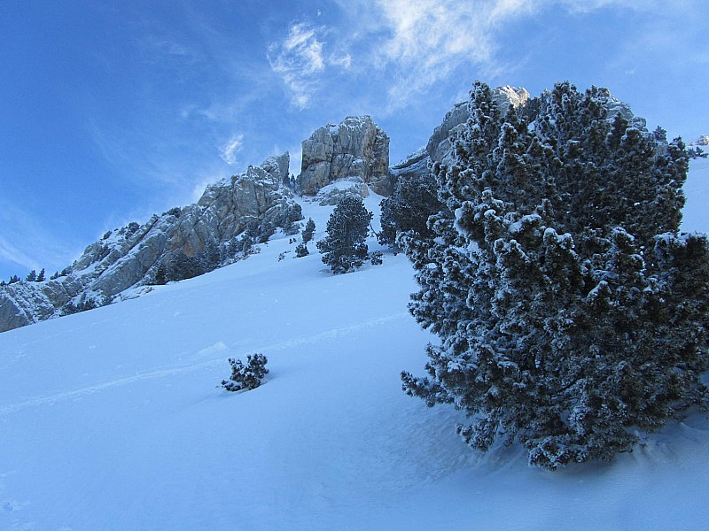 #4 au dessus du rocher : correct par là au dessus du rocher : correct par là