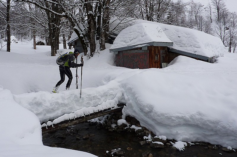 #16 Tour du roc d Tour du roc d'enfer : Chalets du Foron : le pont tout juste praticable