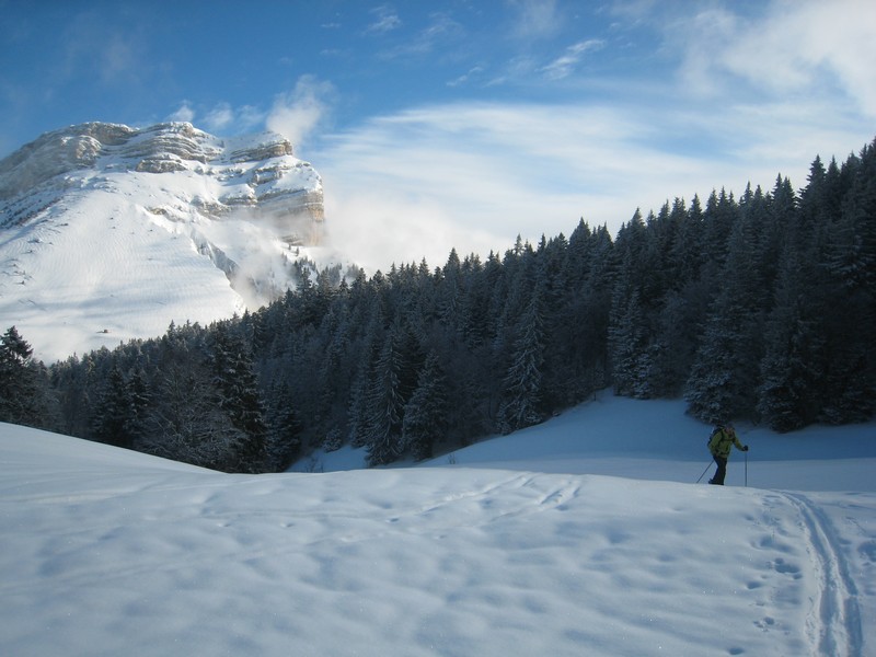 #9 Montée vers le bec Charvet : Les premiers nuages arrivent sur la dent de Crolles Montée vers le bec Charvet : Les premiers nuages arrivent sur la dent de Crolles