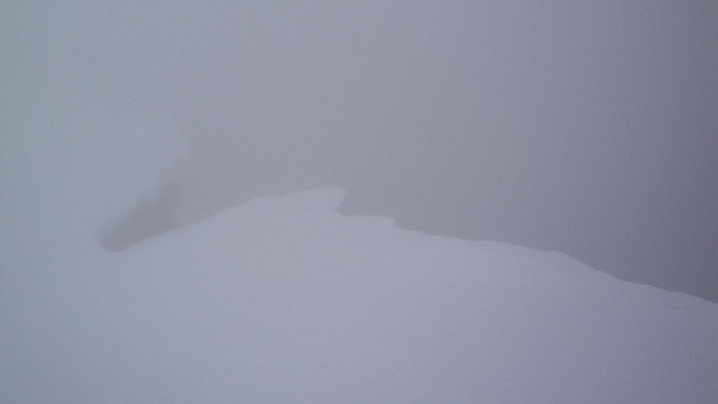 #4 Barrière Est du Vercors : Attention à ne pas s Barrière Est du Vercors : Attention à ne pas s'approcher trop prés dans ce brouillard.