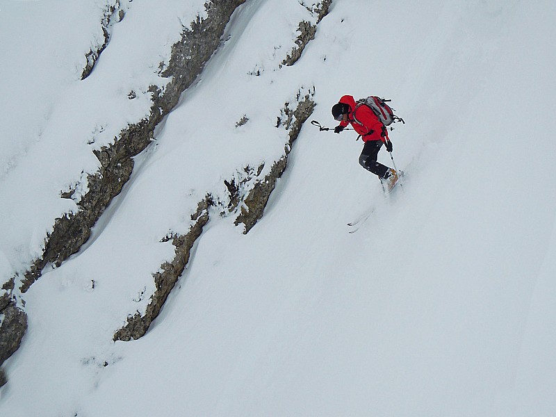 #24 couloir Nord : Le 2ème couloir que la 1ère équipe a laissé à notre disposition. Max se lâche. couloir Nord : Le 2ème couloir que la 1ère équipe a laissé à notre disposition. Max se lâche.