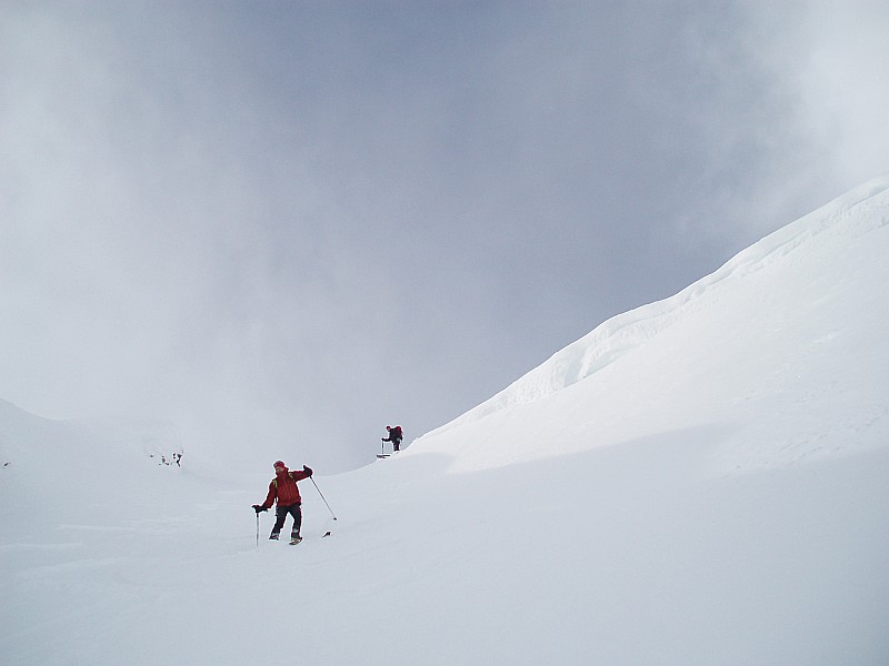 #14 Gavage : On prend donc un couloir bien sympa où la neige est excellente même si il n Gavage : On prend donc un couloir bien sympa où la neige est excellente même si il n'y a pas de cohésion entre la fraiche et la sous couche.