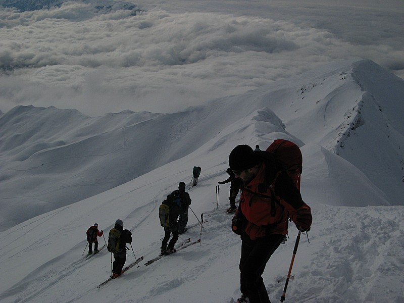 #12 Début de la descente : Descente un peu déroutant car neige très changeante! Assez dur par endroit avec des zones d Début de la descente : Descente un peu déroutant car neige très changeante! Assez dur par endroit avec des zones d'accumulations