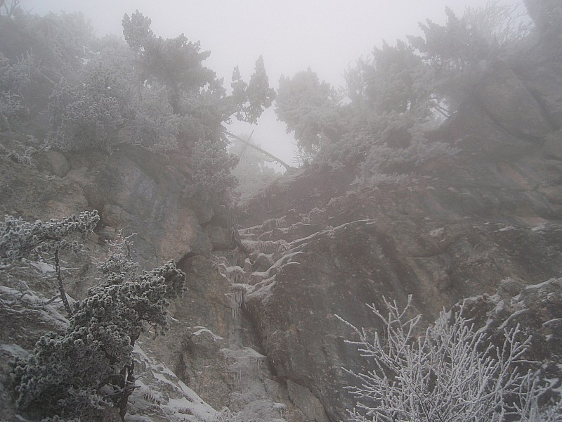 #4 Le Brouillard : Parfois, des ambiances particulières. Une montagne beaucoup plus impressionnante qu Le Brouillard : Parfois, des ambiances particulières. Une montagne beaucoup plus impressionnante qu'à l'accoutumée.