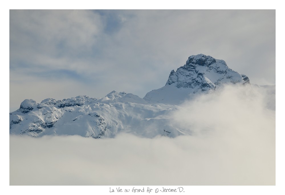 #5 Pointe Percée : et mer de nuages, vue du point 1820. Pointe Percée : et mer de nuages, vue du point 1820.