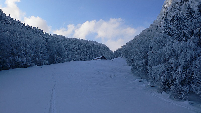 #2 Chalet du Lindion à la montée : les nuages font leur apparition Chalet du Lindion à la montée : les nuages font leur apparition