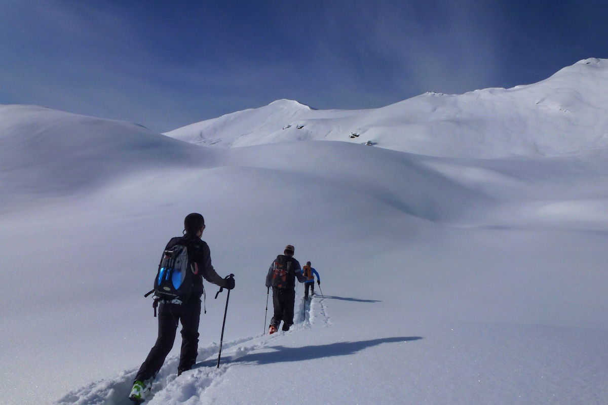 Montée en pente douce : Avant de rejoindre les vallonements qui mènent vers le sommet de la Tuile.