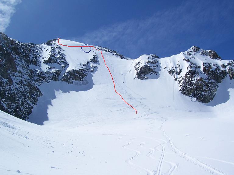 calotte : l'itinéraire suivit aujourd'hui: en rouge la descente, en pointillé le déchaussage du aux plaques de glace recouvertes d'une pellicule de neige (en bleu)