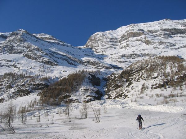 #2 Vallon d Vallon d'accès : Il faut remonter le fond de vallon pour accéder au glacier. Ici les avalanches ne font pas rire !