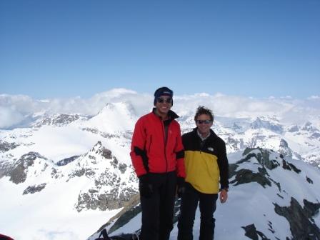 #1 Les 2 skitouriens : Sommet de la Grande Cimarella et face NE de l Les 2 skitouriens : Sommet de la Grande Cimarella et face NE de l'Albaron au fond.
Oups on n'a pas nos polaires skitour :-((