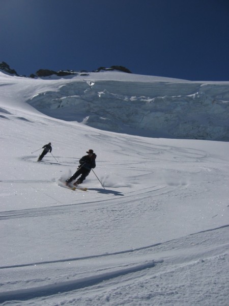 #5 Seracs : Ca carve sous les Seracs de la Face Nord, squal et thomas s Seracs : Ca carve sous les Seracs de la Face Nord, squal et thomas s'en donnent à coeur joie!