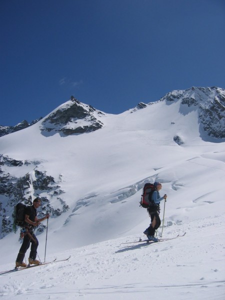 Petite Ciamarella : La face NW de la petite Ciamarella et le col du même nom à droite, pendant que l'on remonte à l'Albaron